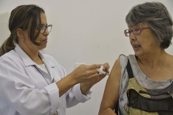 Mais de 3 milhões de pessoas ainda devem se vacinar contra a gripe em SP