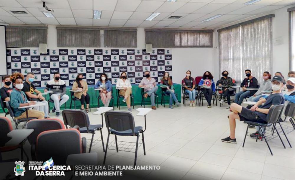 Itapecerica da Serra: Estudantes de Biologia apresentam na Prefeitura projeto de responsabilidade ambiental