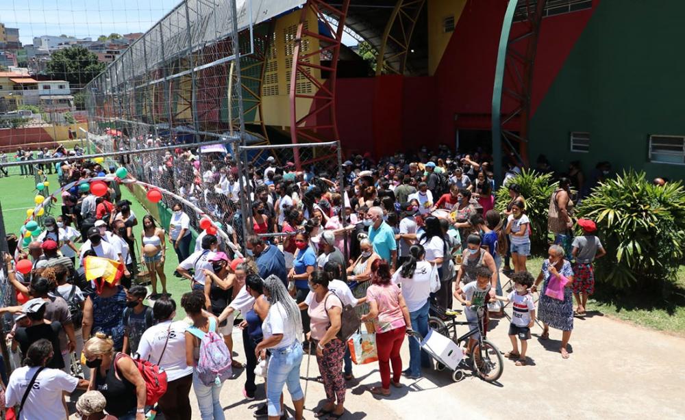 Prefeitura de Embu das Artes entrega mais de 3 mil cestas básicas dentro do programa Natal sem Fome