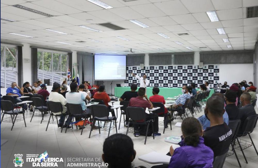 Bolsistas da Frente de Trabalho têm aula sobre agricultura e negócios junto ao Sebrae em Itapecerica da Serra