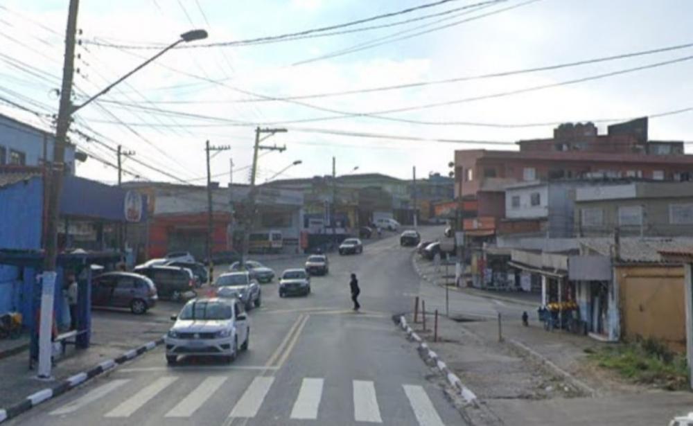 Acidente entre carros em Itapecerica da Serra deixa vítima de 22 anos