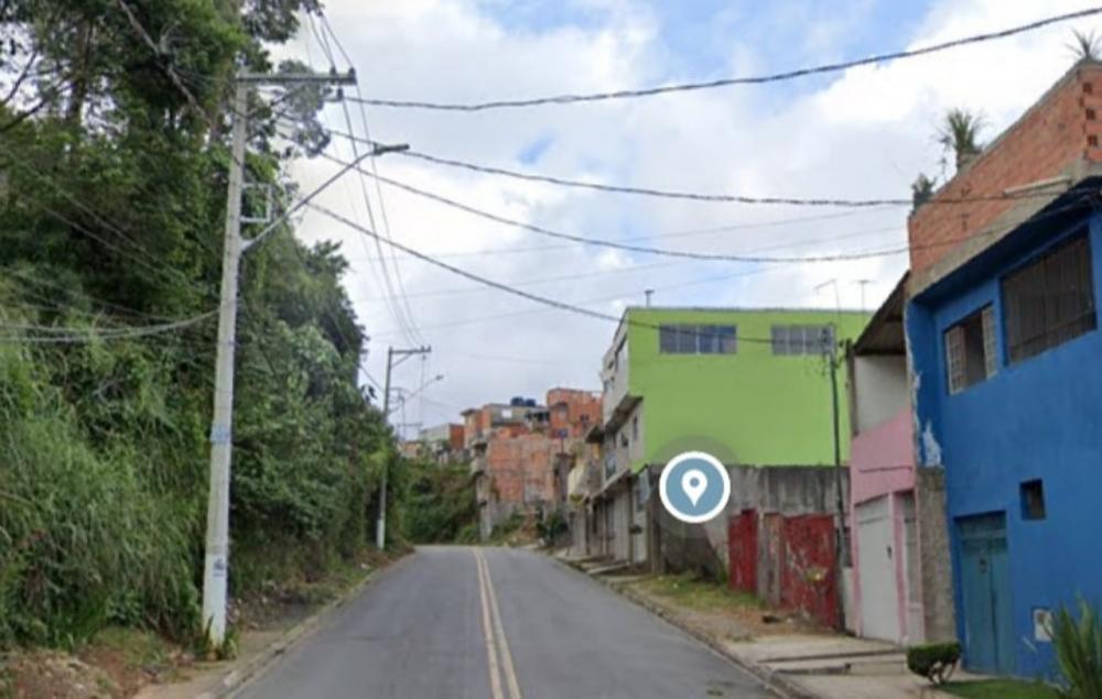 Capotamento de empilhadeira em Itapecerica da Serra deixa vítima
