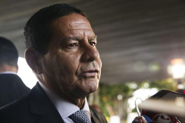 Presidente em exercício, Hamilton Mourão, disse que o Brasil não vai participar de intervenção na Venezuela
