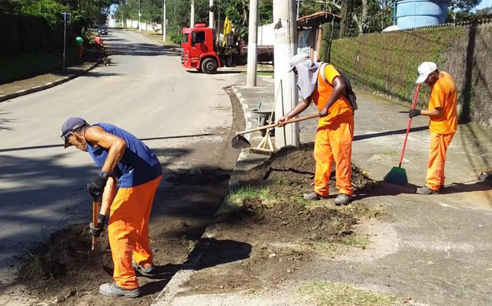 Regionais realizam melhorias em ruas, praças e vielas em Itapecerica da Serra
