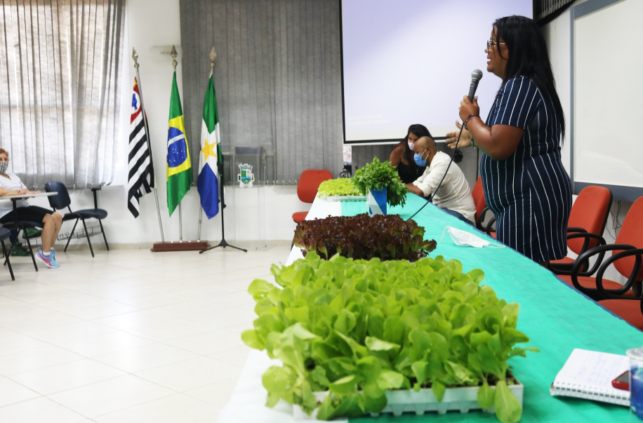 Prefeitura de Itapecerica da Serra cria horta orgânica e proporciona atividade ao 60+
