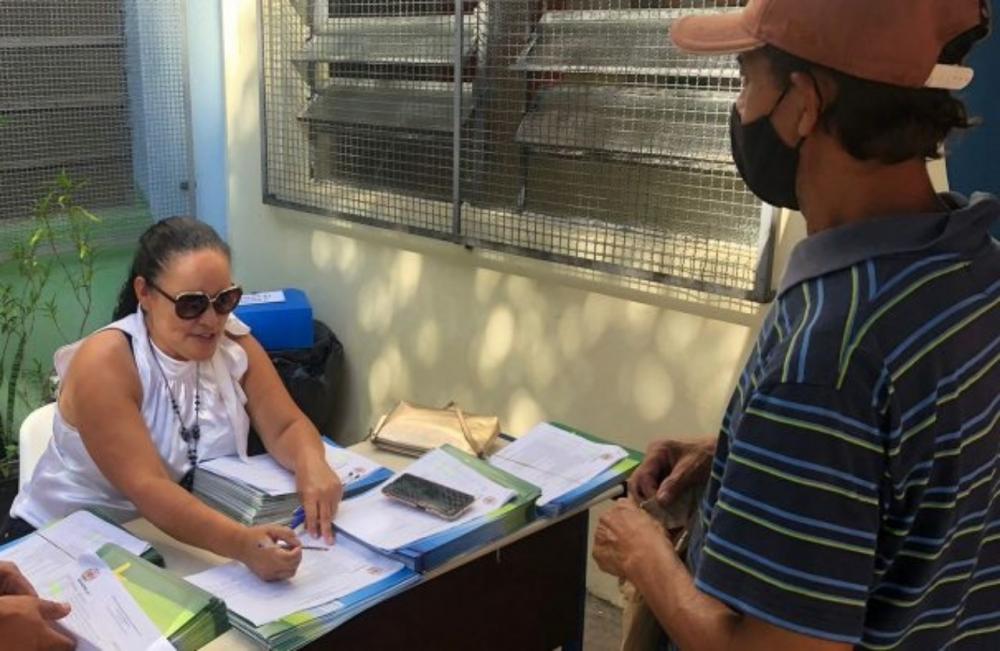 285 matrículas para regularização de imóveis são entregues em Embu das Artes 