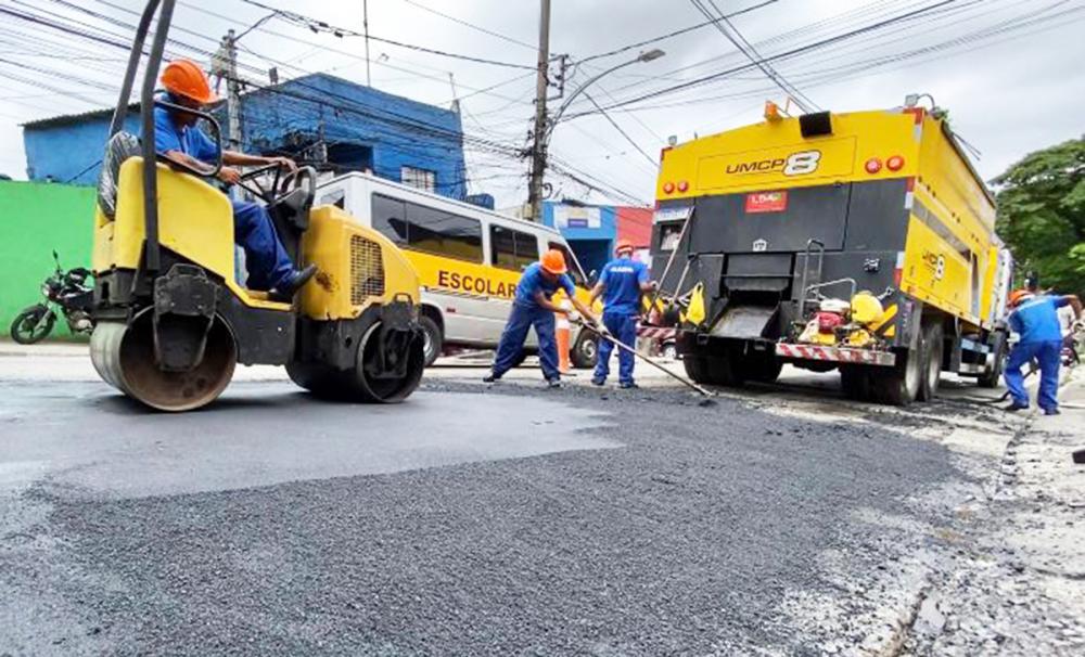 Prefeitura de Embu das Artes realiza serviço de tapa-buraco com Usina Móvel