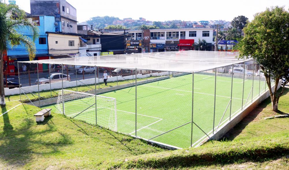 Itapecerica da Serra: Jardim Jacira ganha nova quadra de futebol