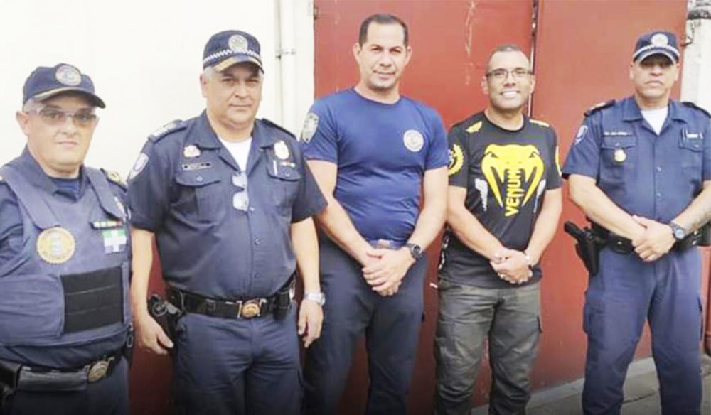 Comandante da GCM de Osasco Miguel Maidana visita GCM de Itapecerica da Serra 
