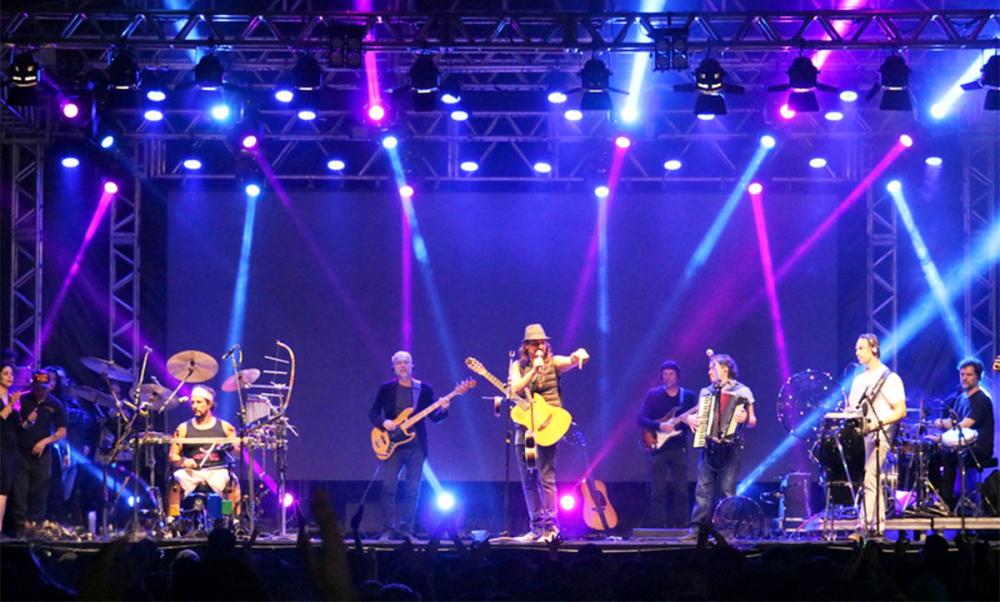 Show com Falamansa reúne milhares de pessoas em Itapecerica da Serra