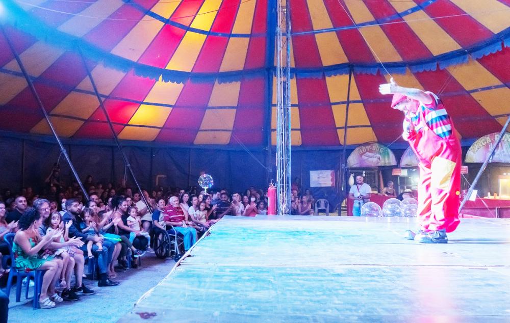 Di Cherry Circus está no Parque Francisco Rizzo em Embu das Artes