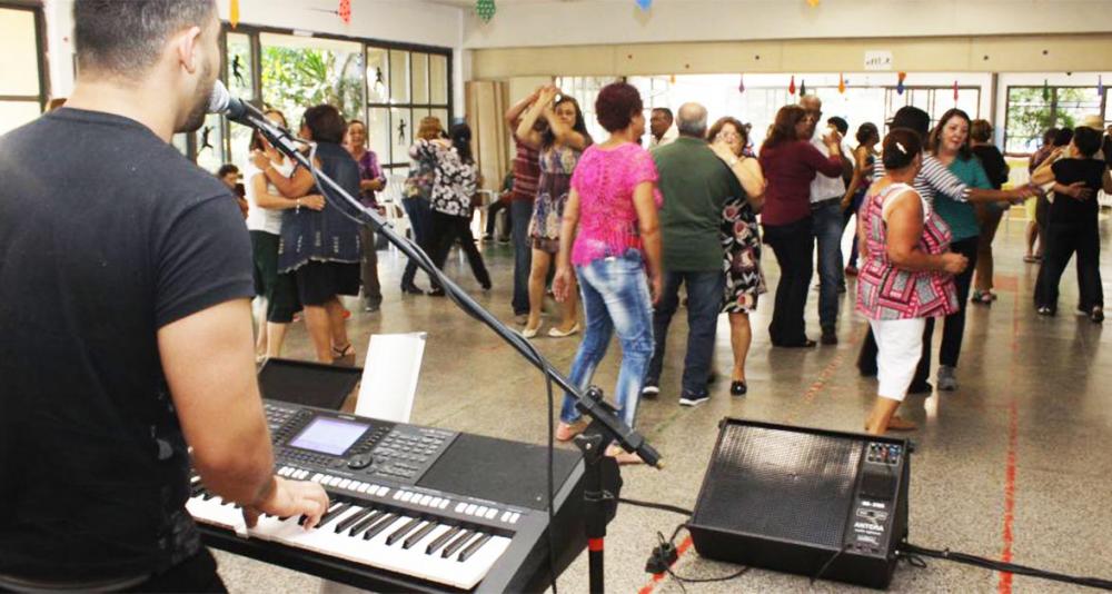 Baile da Terceira Idade acontece no sábado, 28, em Embu das Artes