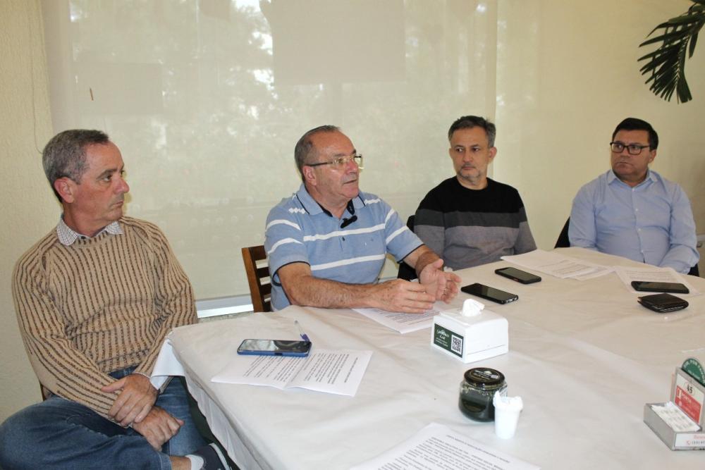 Assista: Diretoria executiva do PSB de Embu das Artes anuncia saída do partido e explica o motivo