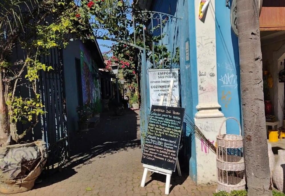  Embu das Artes: assista e saiba qual foi a celebridade internacional que visitou a cidade 