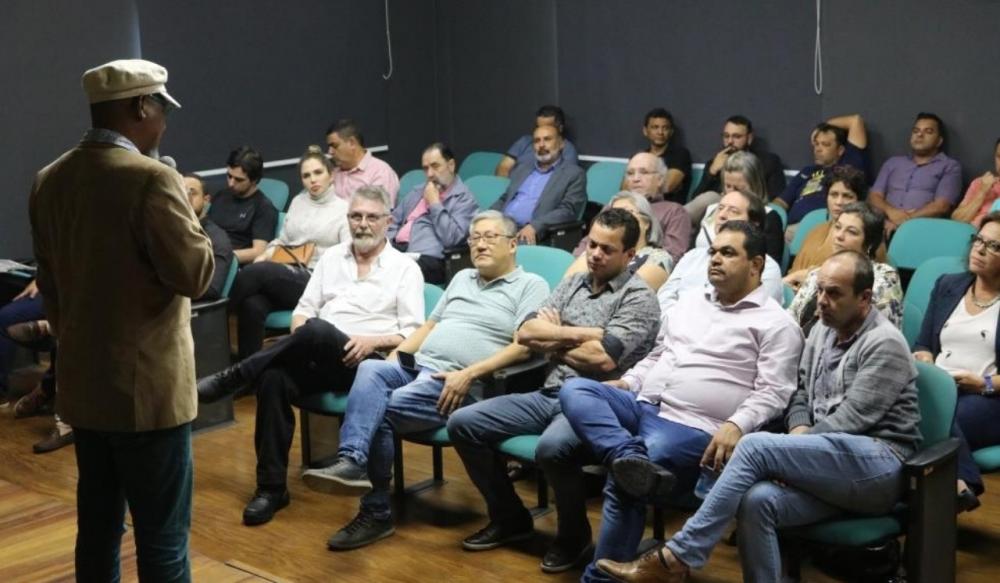 Em Itapecerica da Serra, mestre bambuzeiro apresenta projeto cultural sustentável de formação profissional
