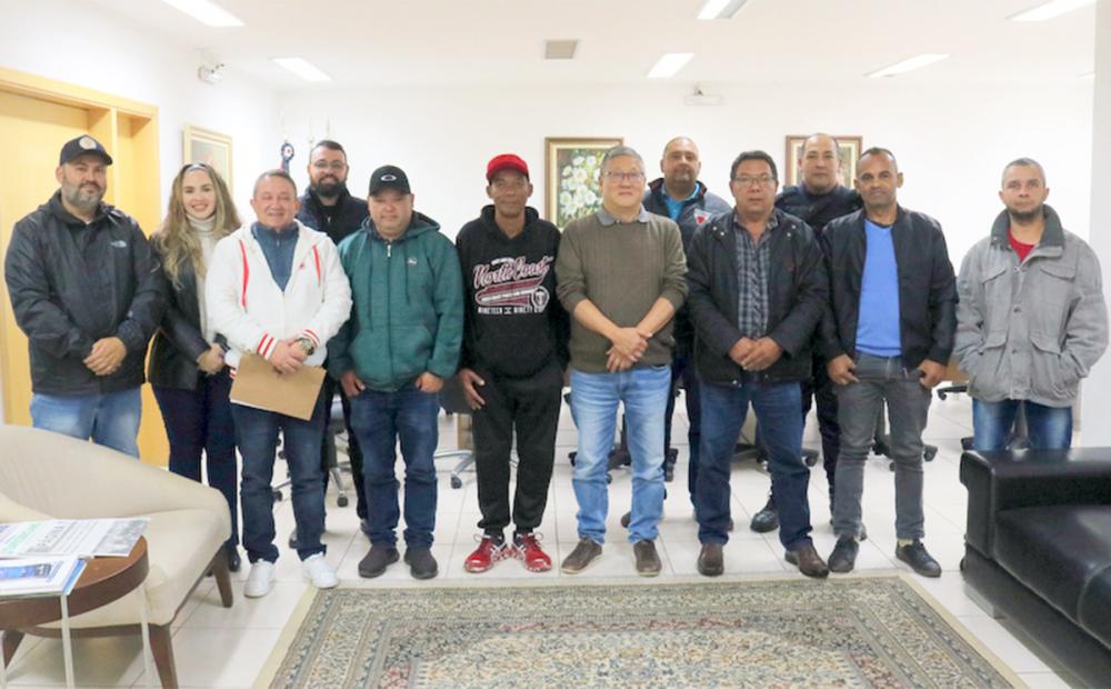 Nakano se reúne com taxistas e anuncia conquistas para a categoria em Itapecerica da Serra 