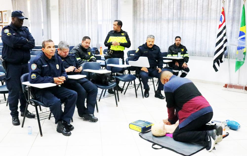 GCM e agentes de trânsito de Itapecerica da Serra realizam curso de primeiros socorros