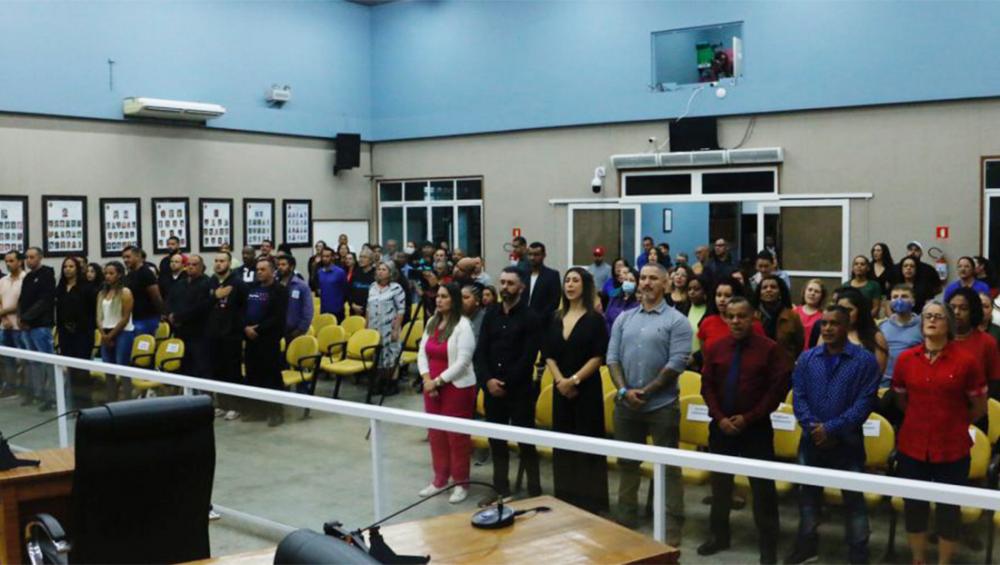 Profissionais de Educação Física de Embu das Artes recebem homenagem