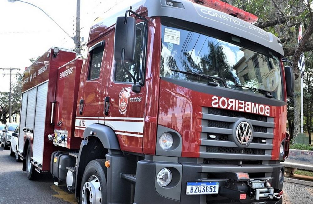 Desabamento em Itapecerica da Serra deixa entre 15 e 20 vítimas, dizem os bombeiros 