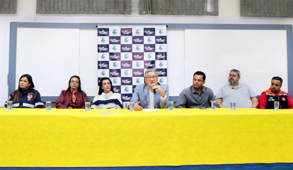 Prefeitura de Itapecerica da Serra realiza coletiva de imprensa sobre acidente na empresa do Potuverá