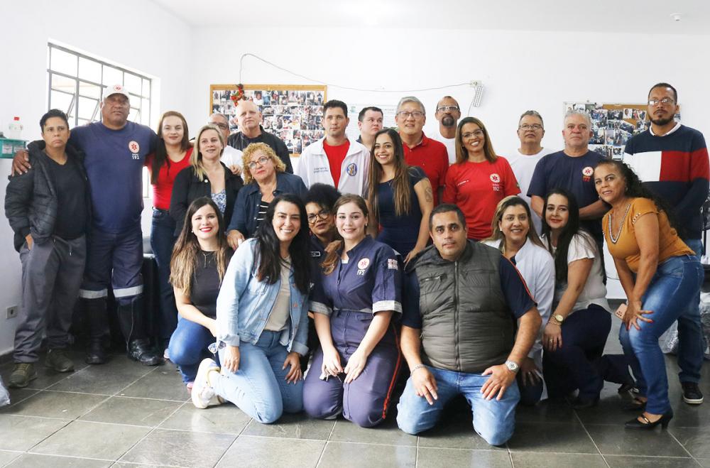 Equipe que compõe o SAMU em Itapecerica da Serra ganha novo uniforme