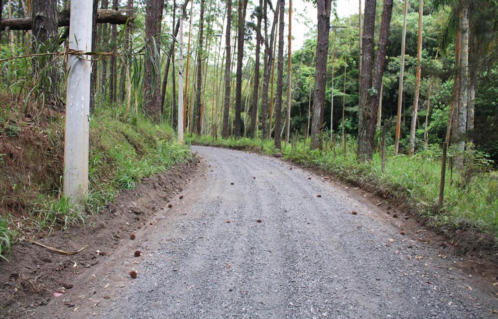 Itapecerica da Serra: regional do Potuverá realiza manutenção de ruas e estradas do bairro