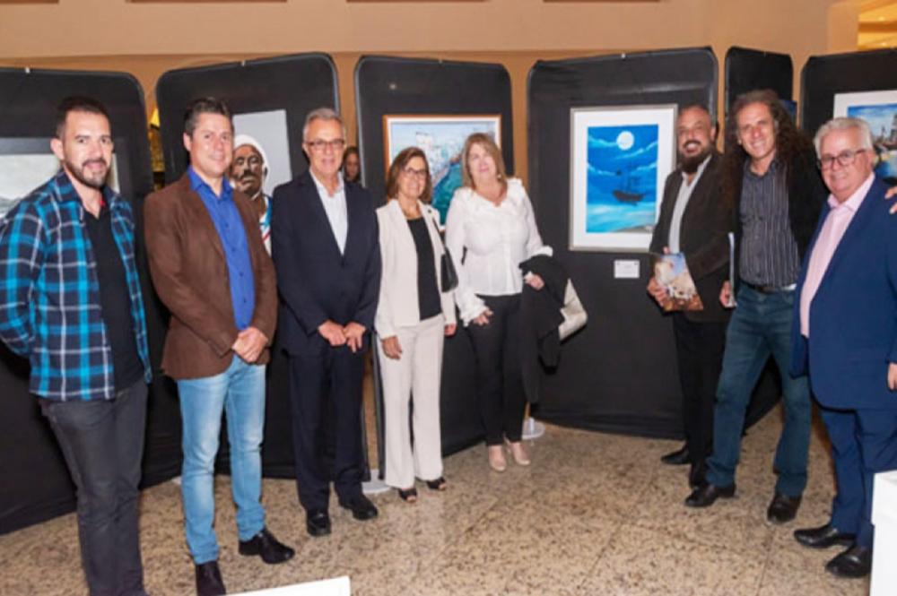 Artista plástica Edna Alves Santos de Itapecerica da Serra apresenta obra no Salão de Belas Artes da Marinha
