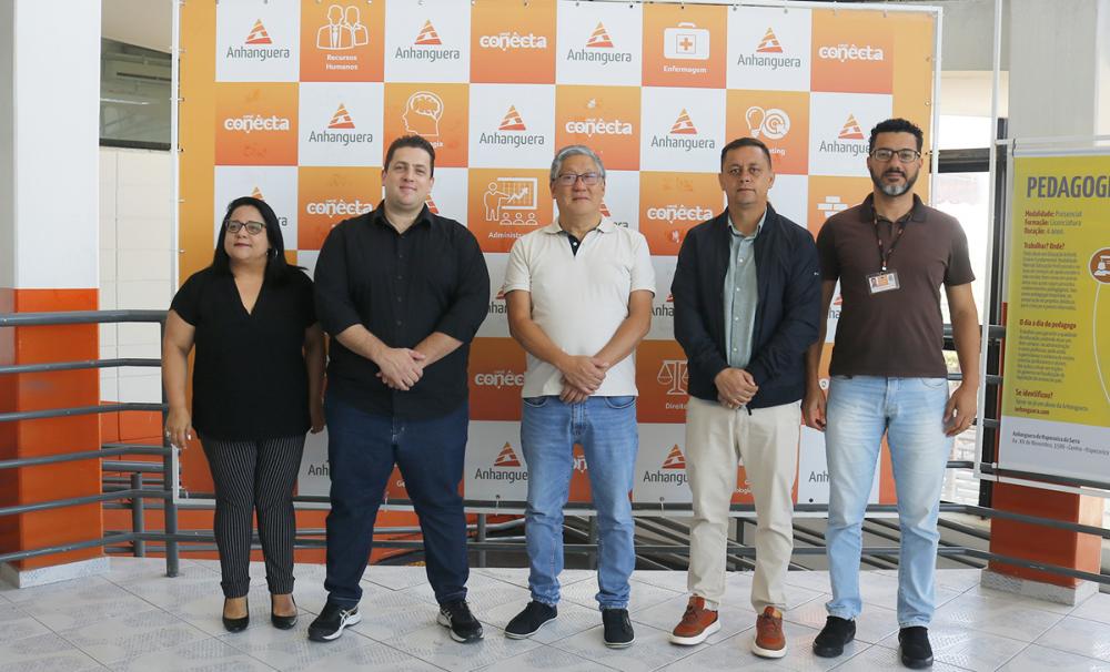 Prefeito Nakano conhece as novas instalações da Faculdade Anhanguera de Itapecerica da Serra