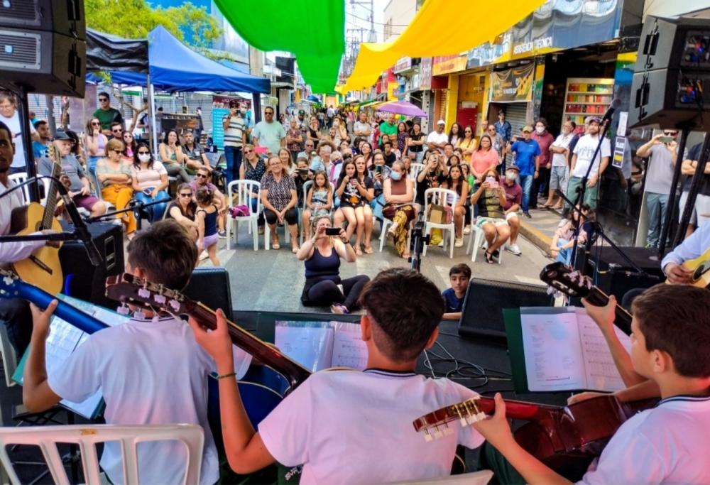 Itapecerica da Serra: muita alegria e descontração no 1º aniversário da Feira Artesita
