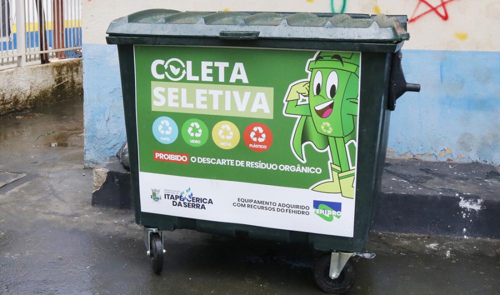Meio Ambiente de Itapecerica da Serra instala containers para coleta de reciclagem no Jacira