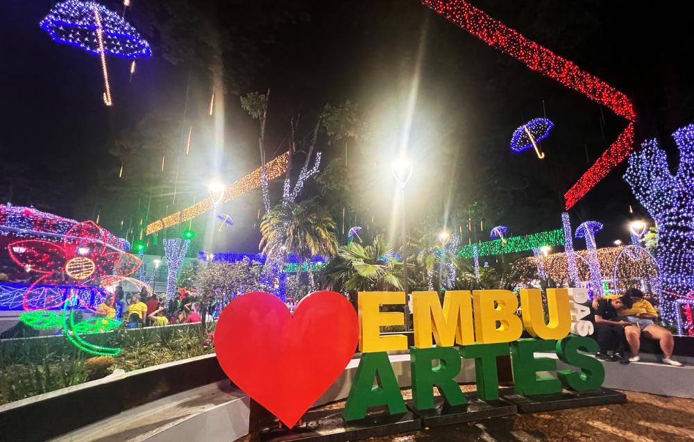 Embu das Artes: Veja a programação do Natal Iluminado desta sexta e sábado, 24, véspera de Natal 
