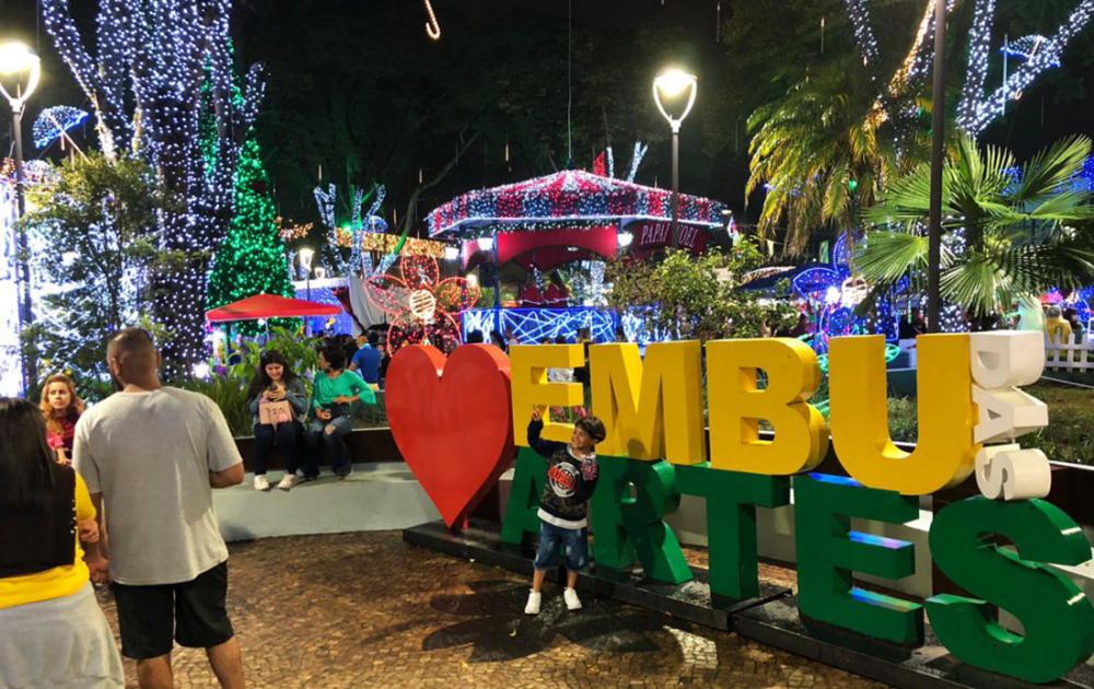 Embu das Artes: Sertanejo e Samba na programação do Natal Iluminado nesta sexta, 30 