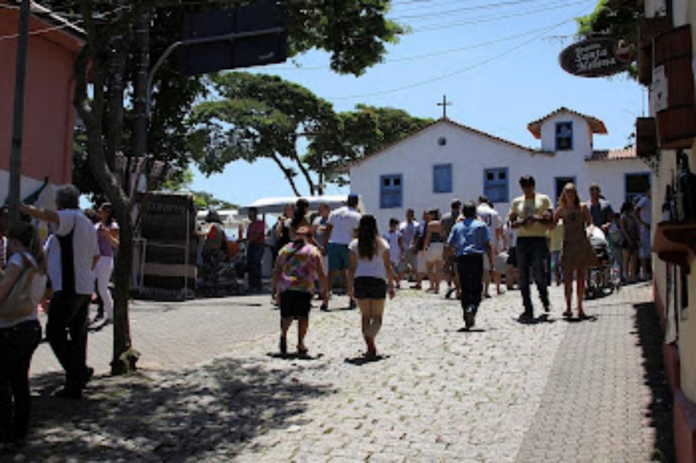 Embu das Artes: Prefeitura convoca candidatos a novos expositores da Feira de Artes para teste
