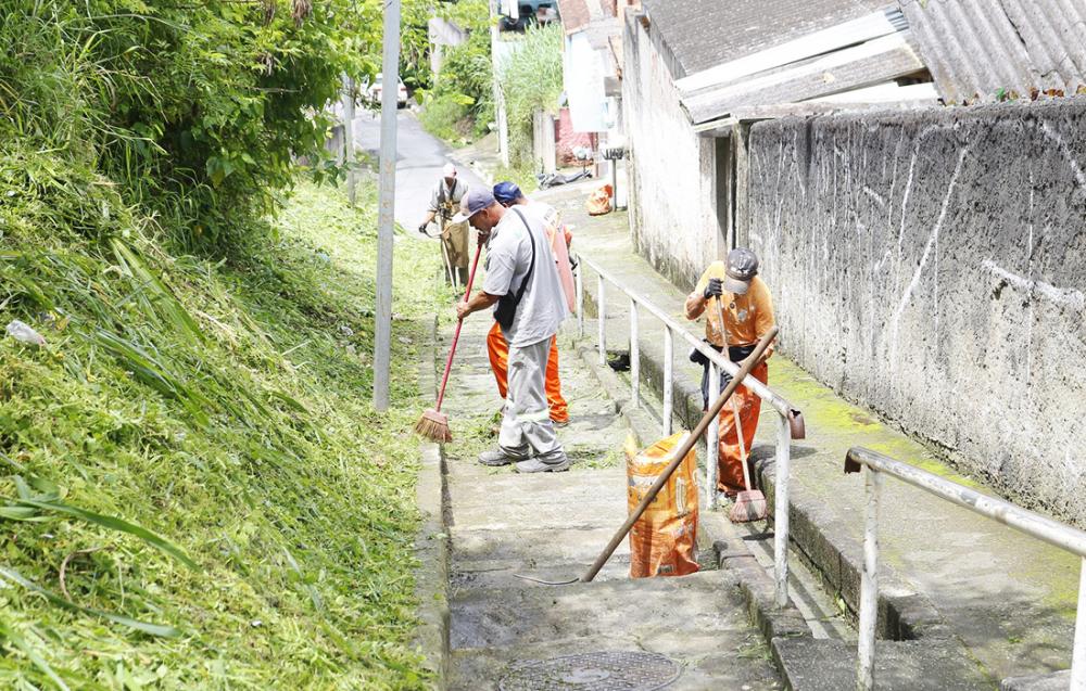 Itapecerica da Serra: Prefeitura faz ação de zeladoria no Jd. Paraíso