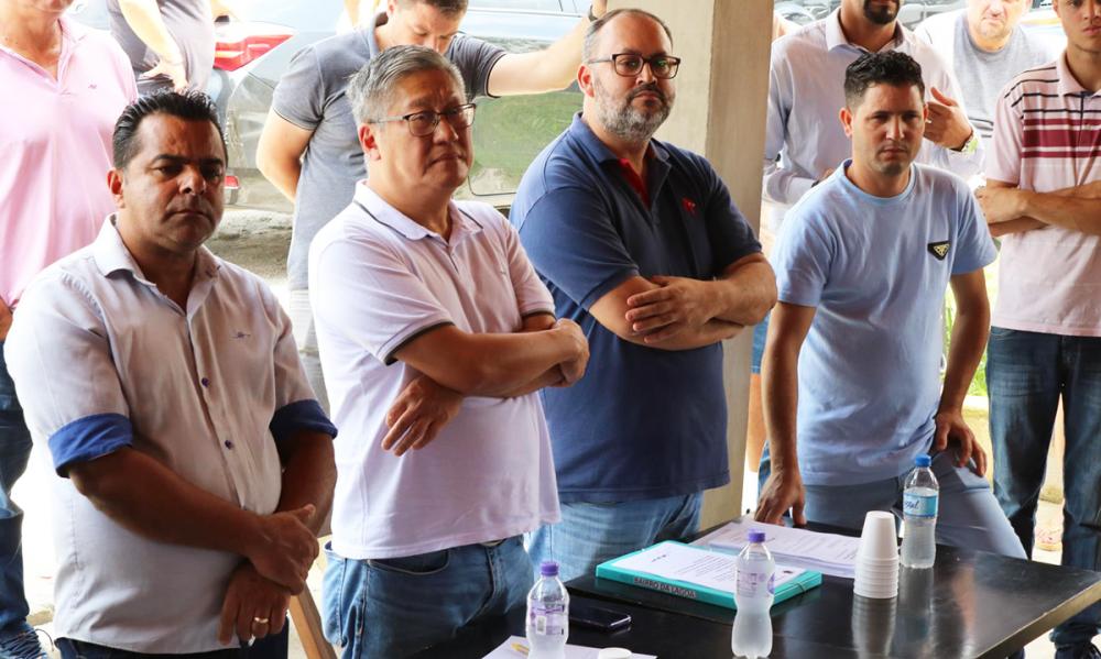 Itapecerica da Serra: Prefeito Nakano e vereadores se reúnem com a população do bairro da Lagoa
