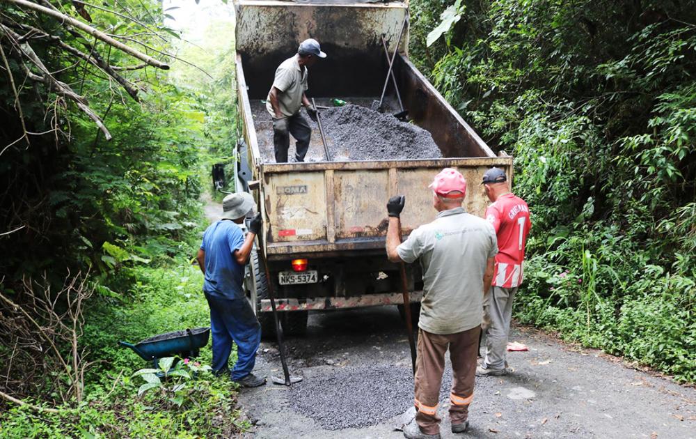 Prefeitura de Itapecerica da Serra realiza ações em vias da Lagoa