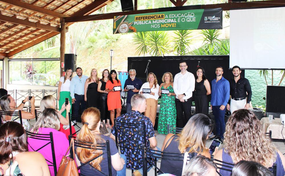  Itapecerica da Serra: Educação realiza encontro com o tema “Referenciar a Educação Pública Municipal é o que nos Move”