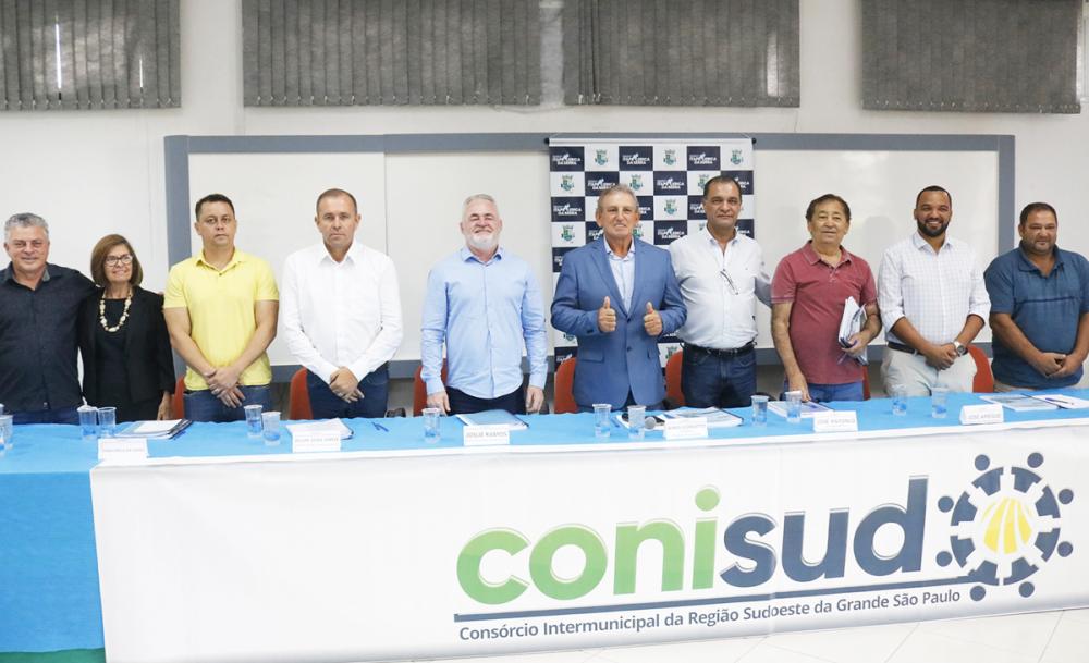 Taboão da Serra: Aprígio e demais prefeitos do Conisud se reúnem em Itapecerica da Serra 