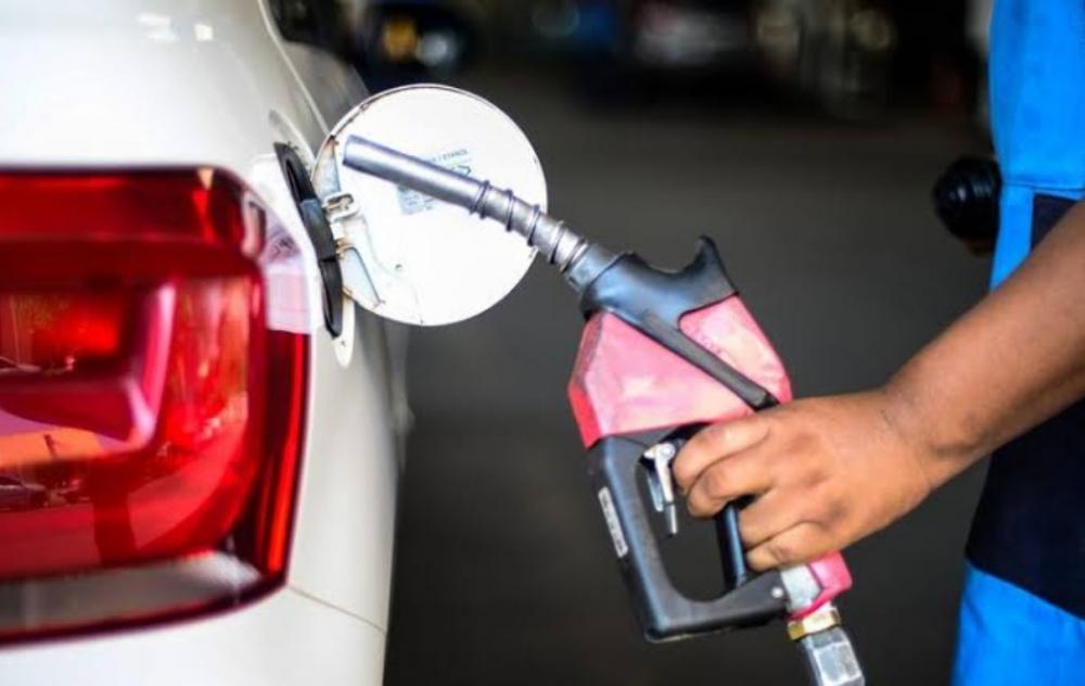 Procon realiza ação nos postos de gasolina de Embu das Artes 