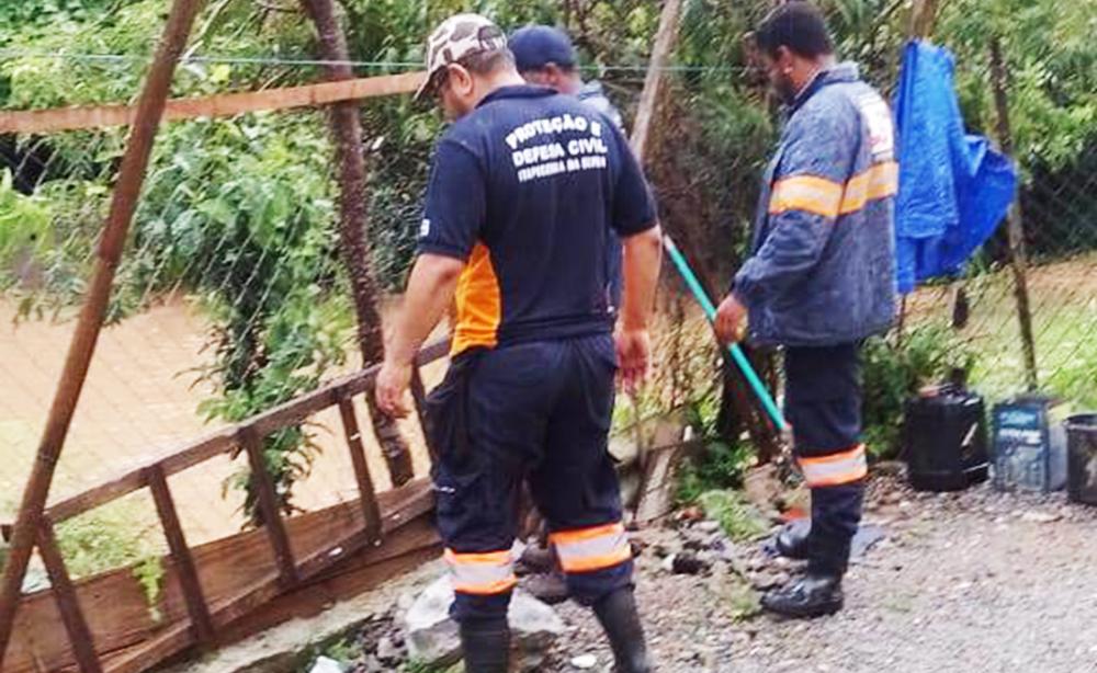 Itapecerica da Serra: Defesa Civil reforça vistoria em córregos da cidade