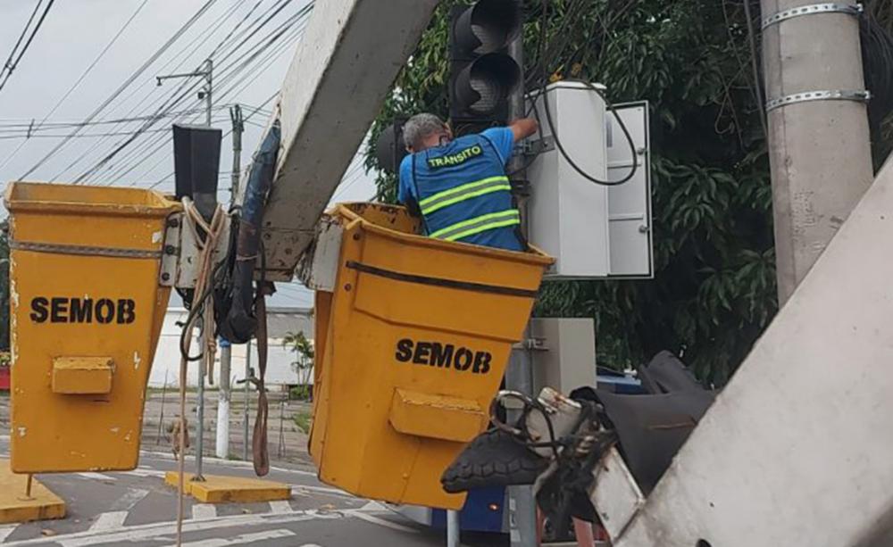 Embu das Artes: Nobreaks são instalados em semáforos da cidade