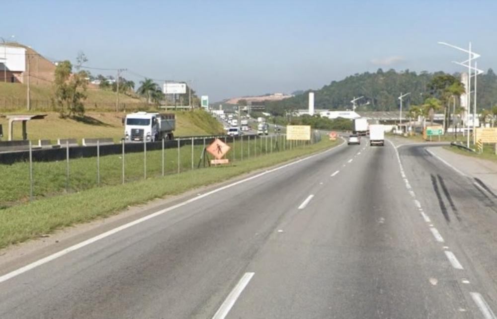 Régis ficou com pistas bloqueadas em Embu das Artes devido à acidente 