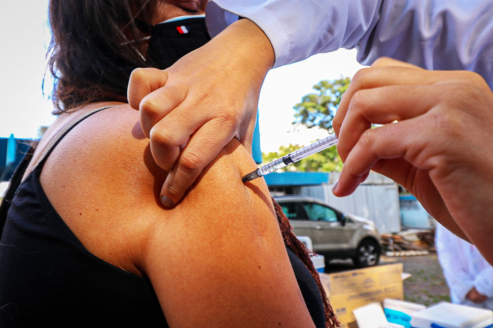 Itapecerica da Serra: Vacinação com bivalente contra Covid para 40+ com comorbidades começa nesta terça, 11