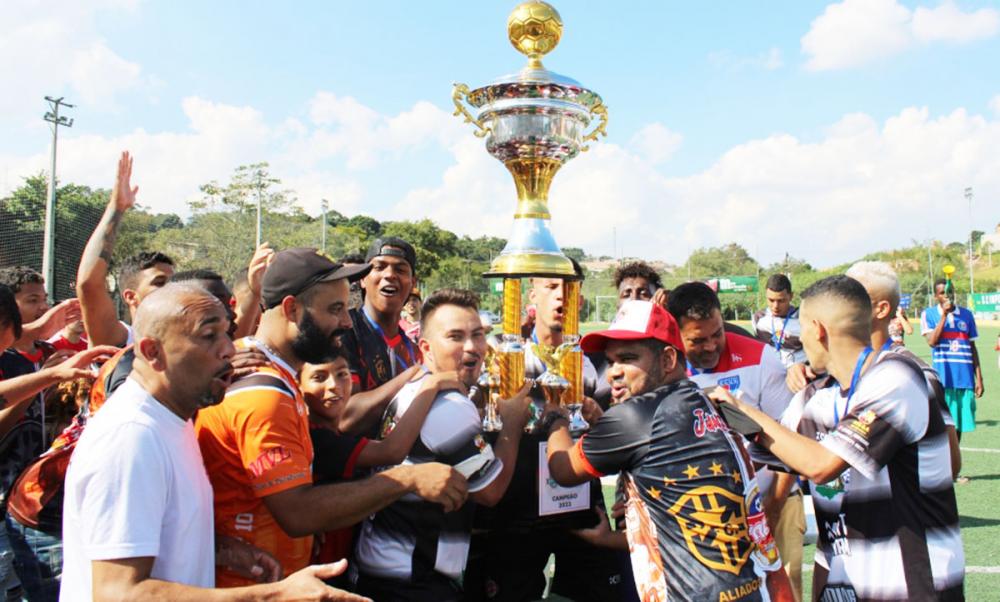 Itapecerica da Serra: Final da “Copa Soares” de futebol agitou o Santa Júlia; veja fotos