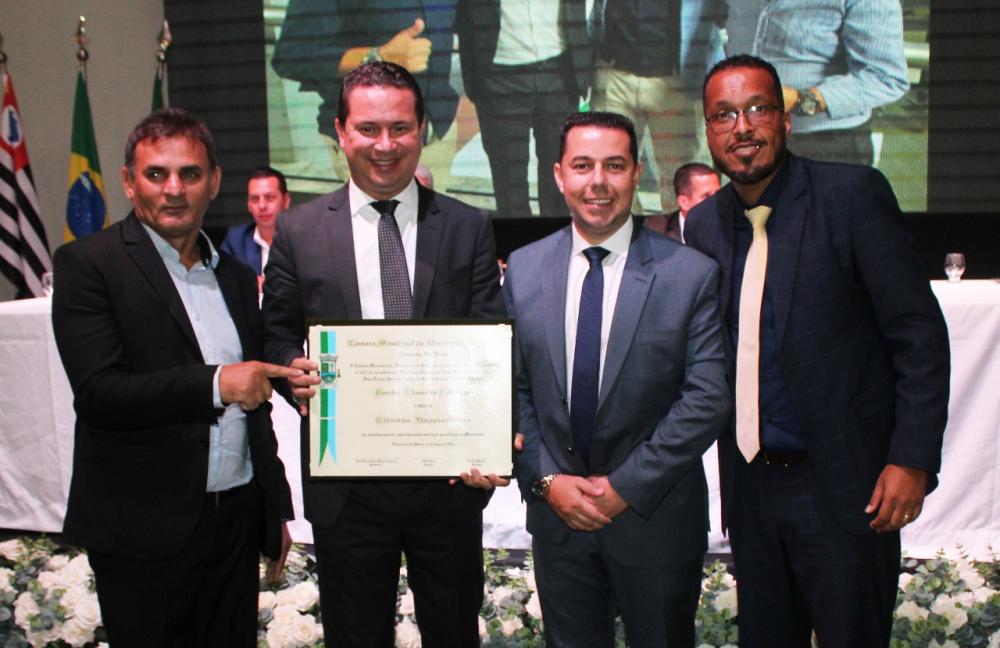 Deputado Eduardo Nóbrega recebe o Título de Cidadão Itapecericano
