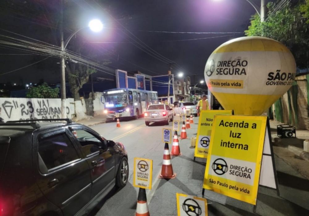 Em Embu das Artes, Detran autua 24 em blitz da Operação Direção Segura Integrada
