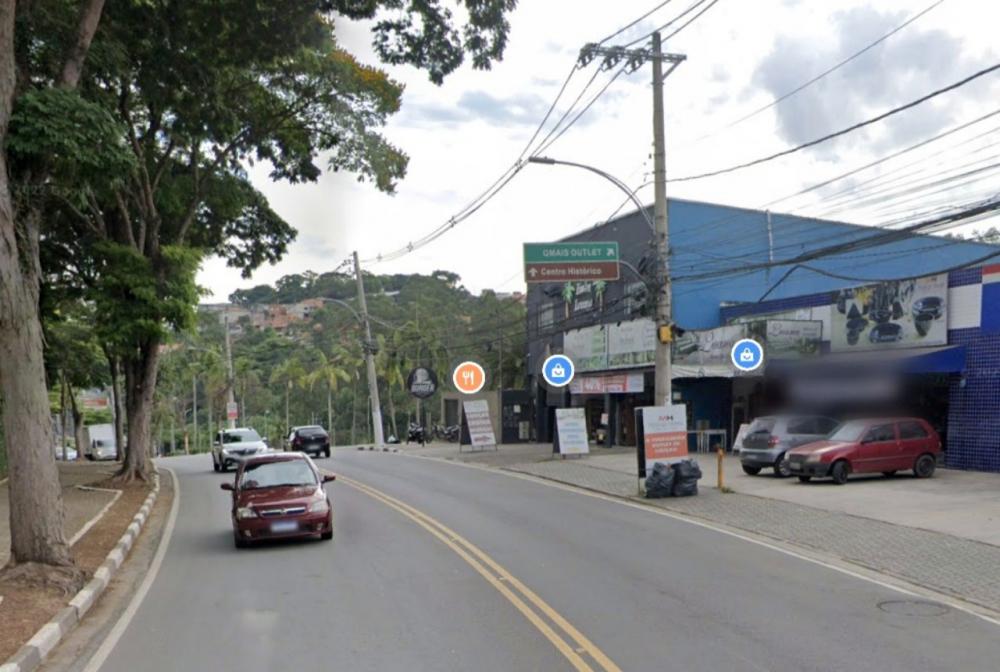 Embu das Artes teve colisão entre moto e carro neste domingo (9)