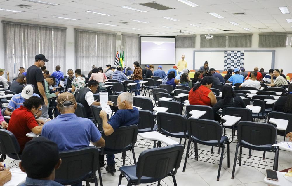 Itapecerica da Serra: Integrantes da Frente de Trabalho participam de curso sobre Empreendedorismo