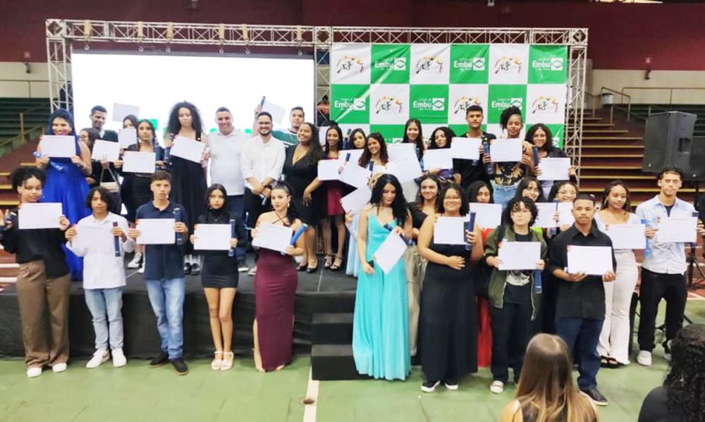 Embu das Artes: Curso de Férias forma 500 jovens em diversas disciplinas