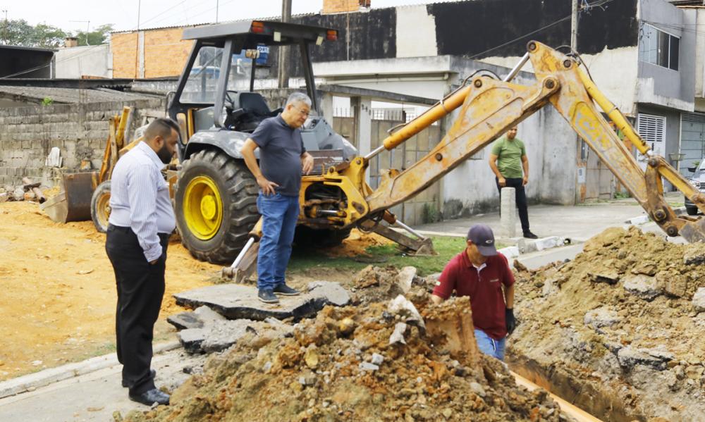 Prefeitura de Itapecerica da Serra realiza ações preventivas contra enchentes no Branca Flor